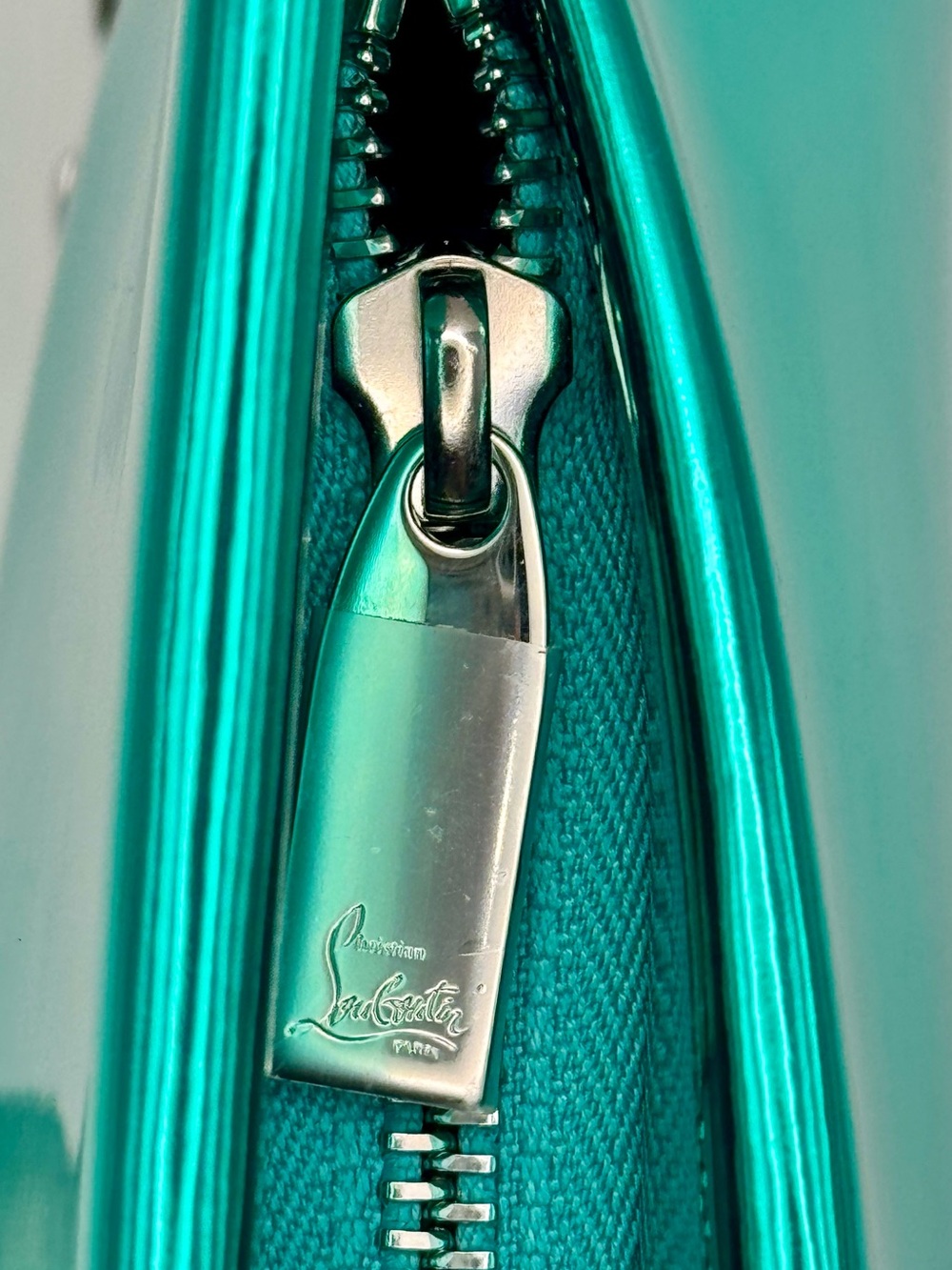 Christian Louboutin Loubitwist Specchio Metallic Iceburg Bag with Silver Chain - Picture 6 of 15